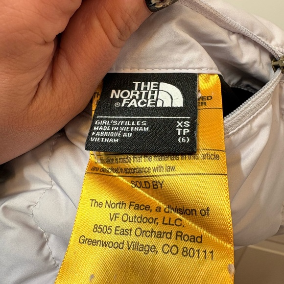 Girls The North Face Reversible Lavender Puffer Coat - Picture 7 of 13